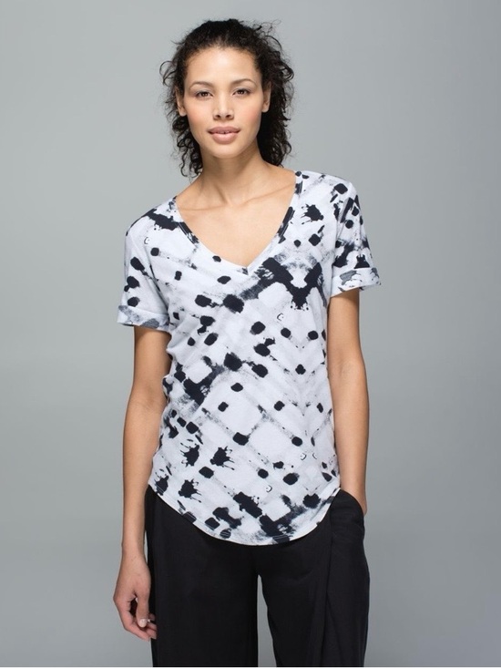 lululemon athletica Tops - 🍋Women’s Lululemon Love Tee II size 2🍋